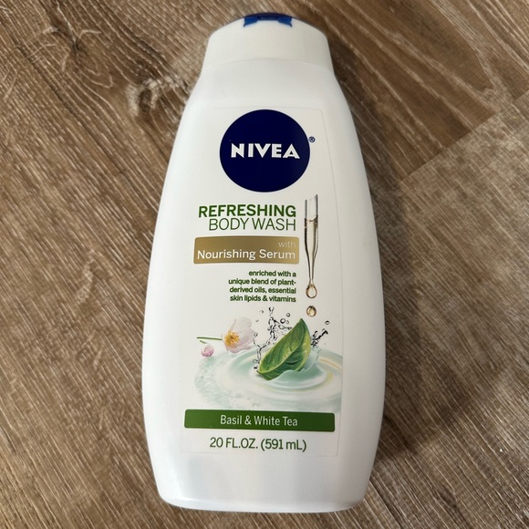 Nivea Body Wash & Scented Candle, Never Used - Picture 2 of 7